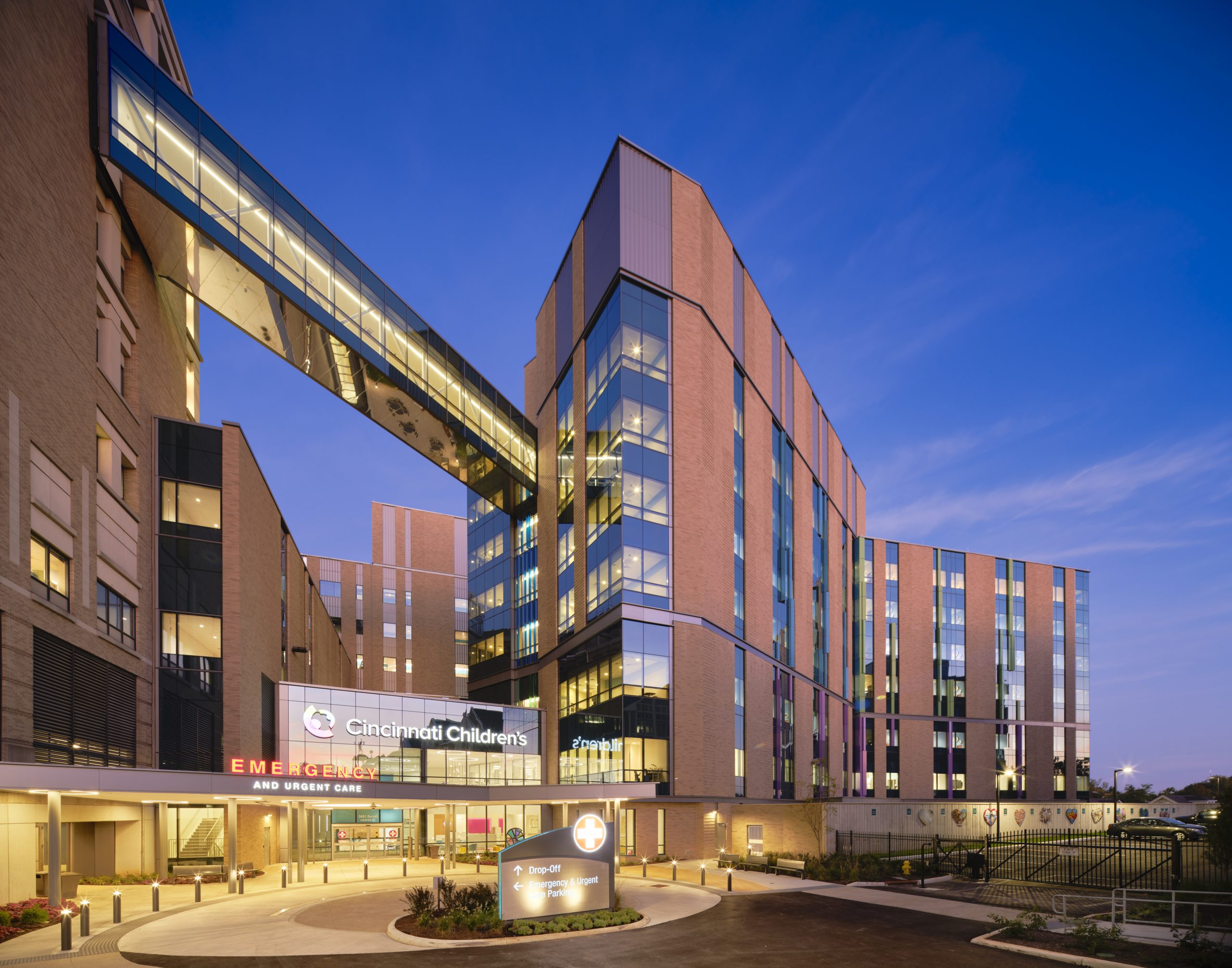 Hospital exterior with pedestrian bridge